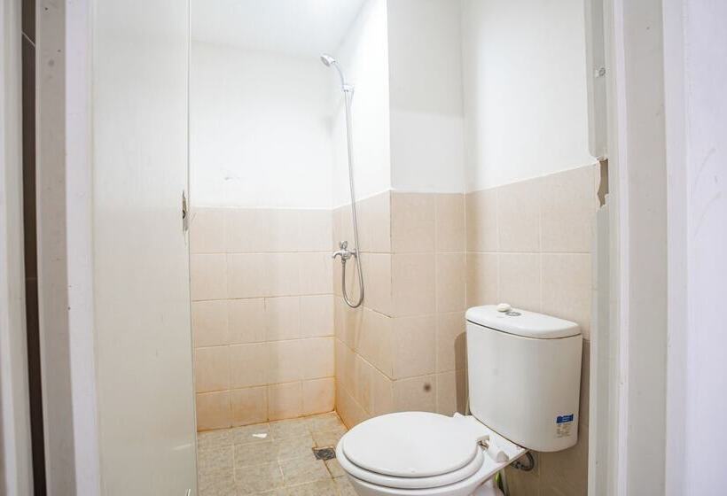 ホテル Oyo 94083 Apartemen Podomoro Golf View Victory Rooms