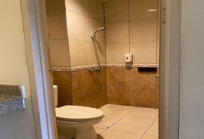 בית מלון כפרי Oyo 94106 Kitarooms Property