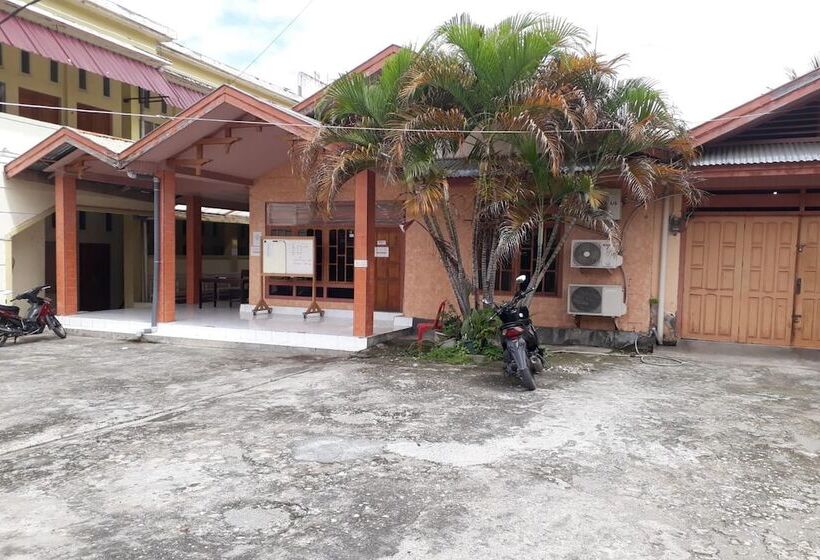 בית מלון כפרי Oyo 94112 Homestay Ananda Luwuk