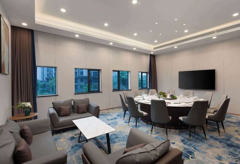 Отель Ramada By Wyndham Changsha East