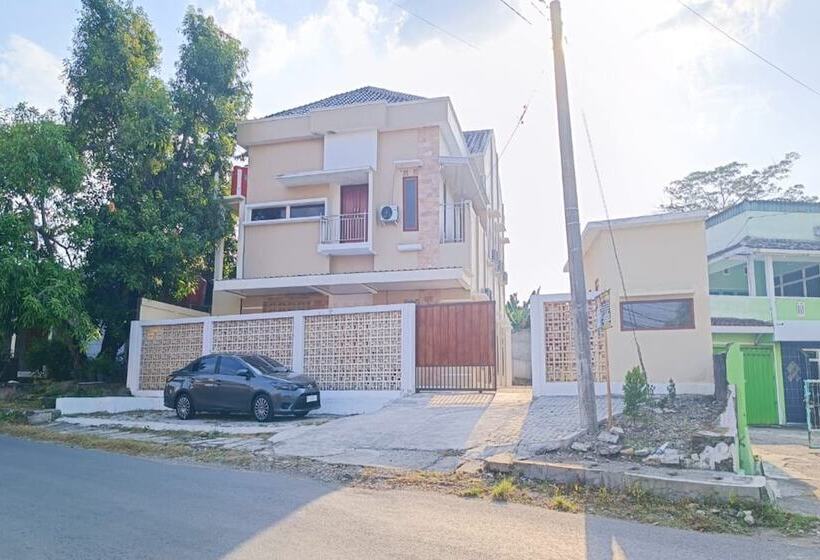 בית מלון כפרי Spot On 94076 Tinampi House Syariah