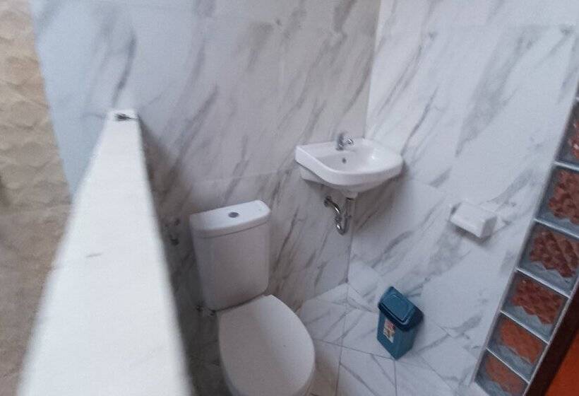 בית מלון כפרי Spot On 94076 Tinampi House Syariah