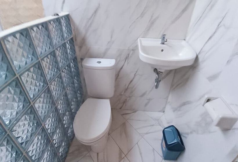 בית מלון כפרי Spot On 94076 Tinampi House Syariah