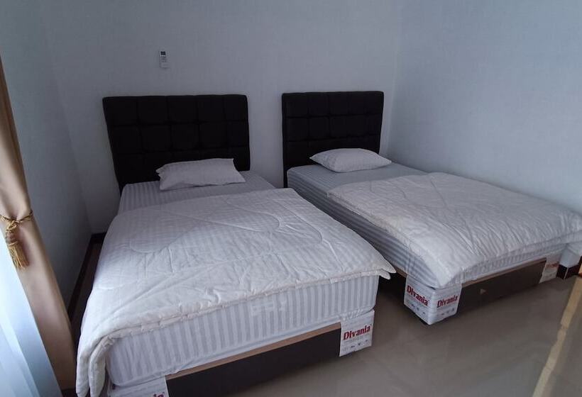 בית מלון כפרי Spot On 94076 Tinampi House Syariah