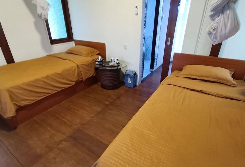 בית מלון כפרי Spot On 94076 Tinampi House Syariah