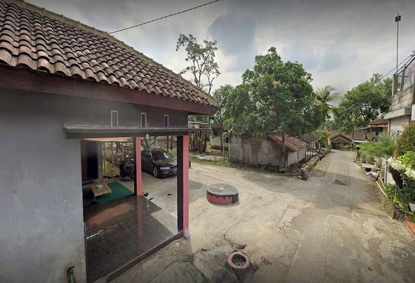 호텔 Spot On 94122 Homestay Arva