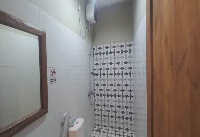 호텔 Spot On 94122 Homestay Arva