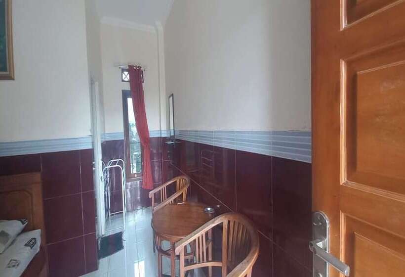 호텔 Spot On 94122 Homestay Arva