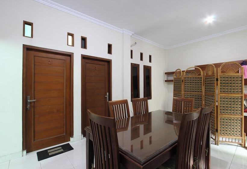 호텔 Spot On 94122 Homestay Arva