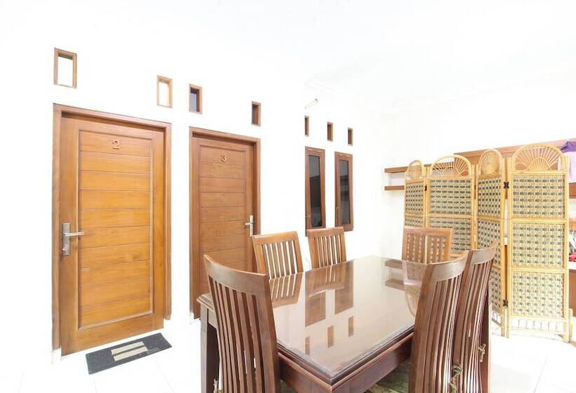 호텔 Spot On 94122 Homestay Arva