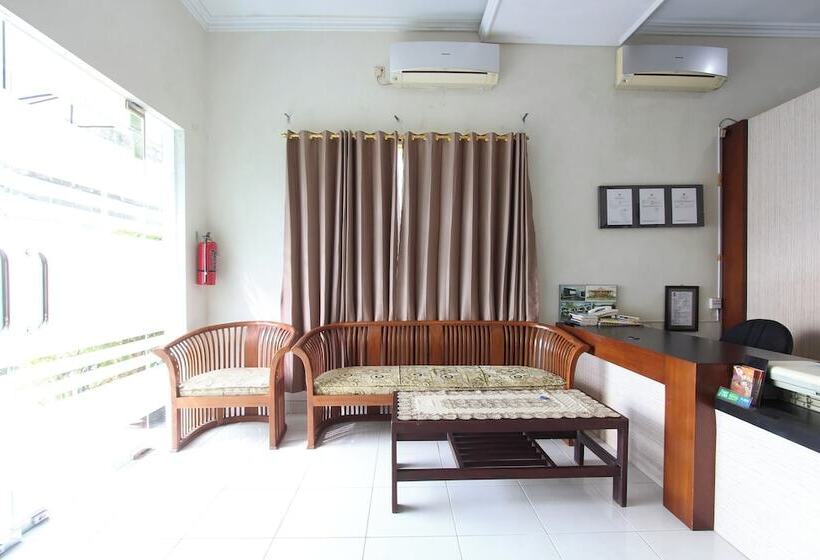 호텔 Spot On 94122 Homestay Arva