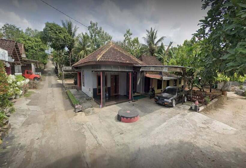 호텔 Spot On 94122 Homestay Arva