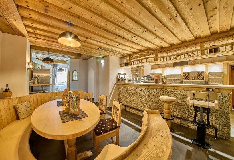 ペンション Platzhirsch Rooms   B&b   Self Check In