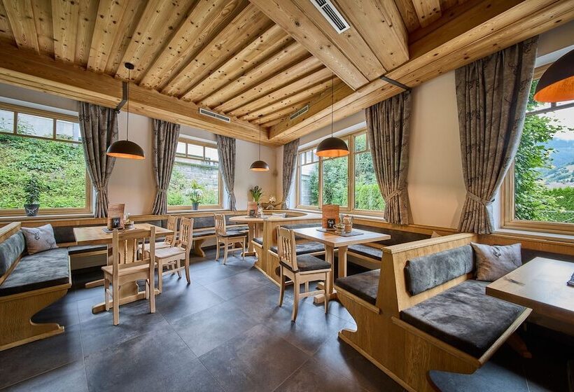 ペンション Platzhirsch Rooms   B&b   Self Check In