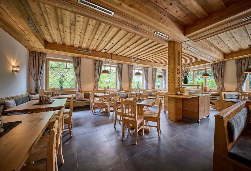 ペンション Platzhirsch Rooms   B&b   Self Check In