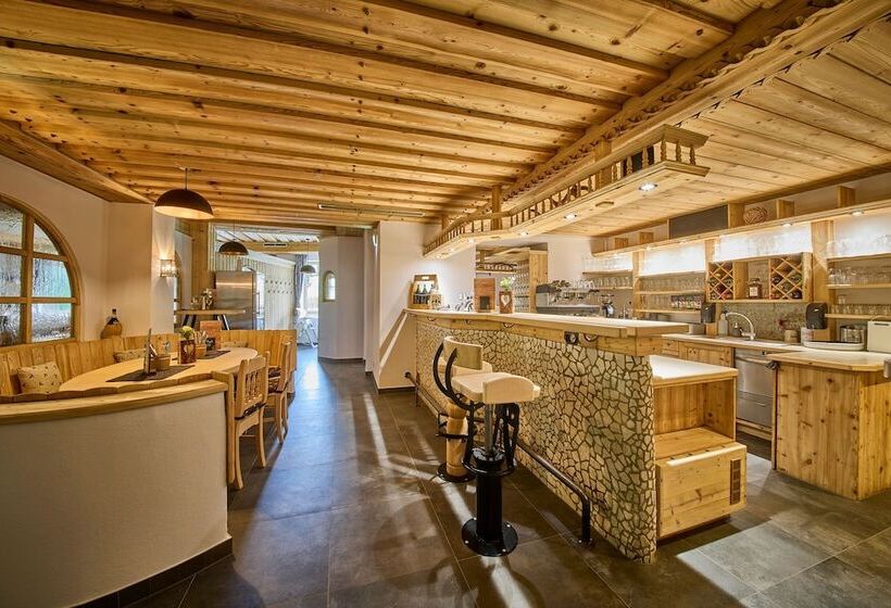 ペンション Platzhirsch Rooms   B&b   Self Check In