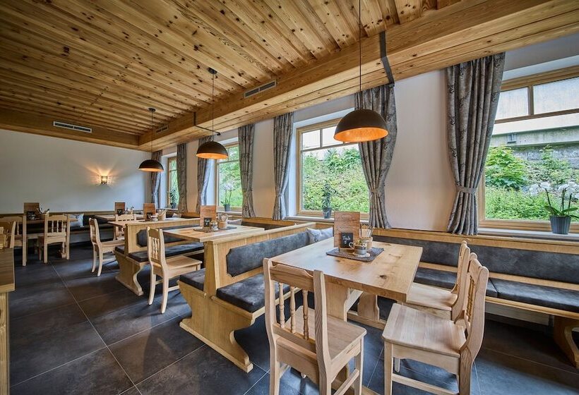 ペンション Platzhirsch Rooms   B&b   Self Check In