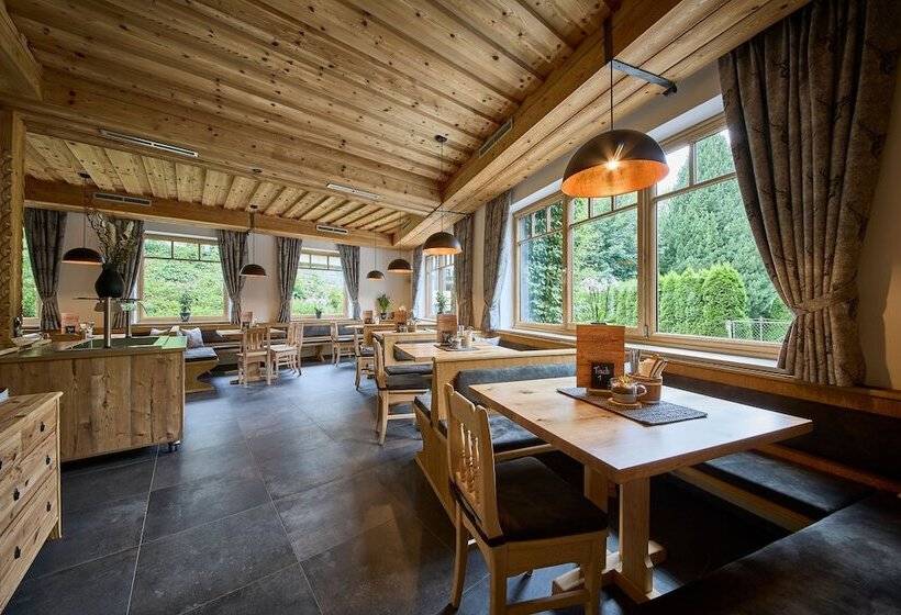 ペンション Platzhirsch Rooms   B&b   Self Check In