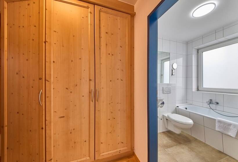 ペンション Platzhirsch Rooms   B&b   Self Check In