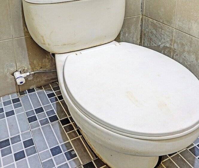 Spot On 94085 Hotel Agung