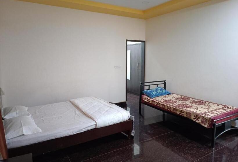 הוסטל Govinda Krishna Comforts