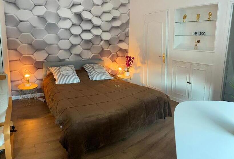 צימר La Fermette à Achicourt   Chambre Zen, Lit Double Avec Grand Bureau Donnant Sur Cour Au Carré