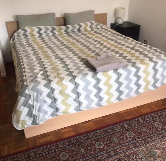 تختخواب و صبحانه Near Stade De France