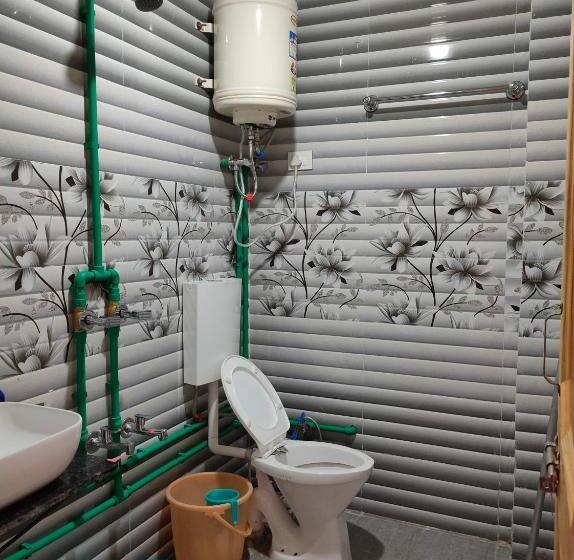 Bros Hostel & Cafe, Sissu