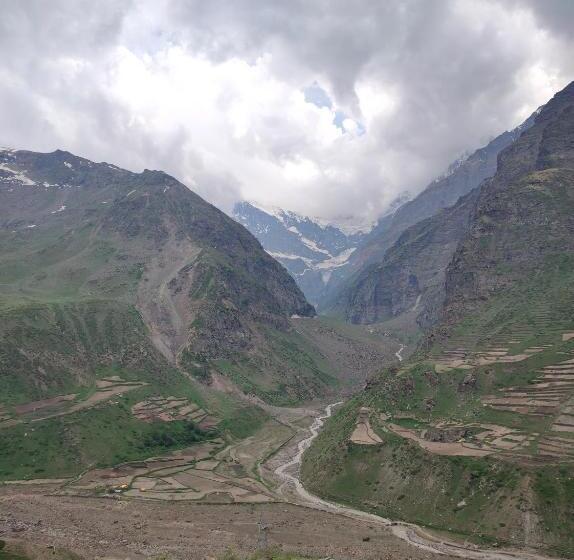 Bros Hostel & Cafe, Sissu