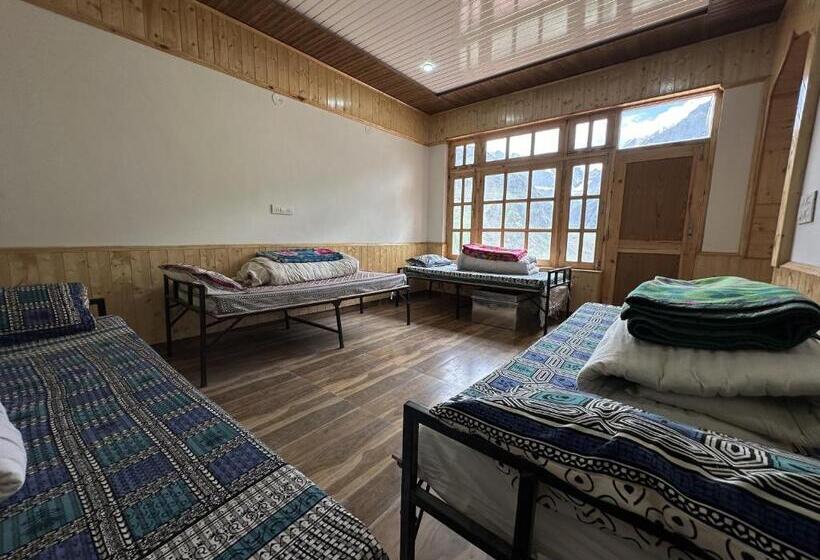 Bros Hostel & Cafe, Sissu