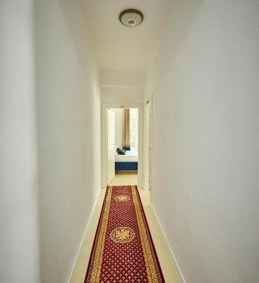 هتل Carol Park View