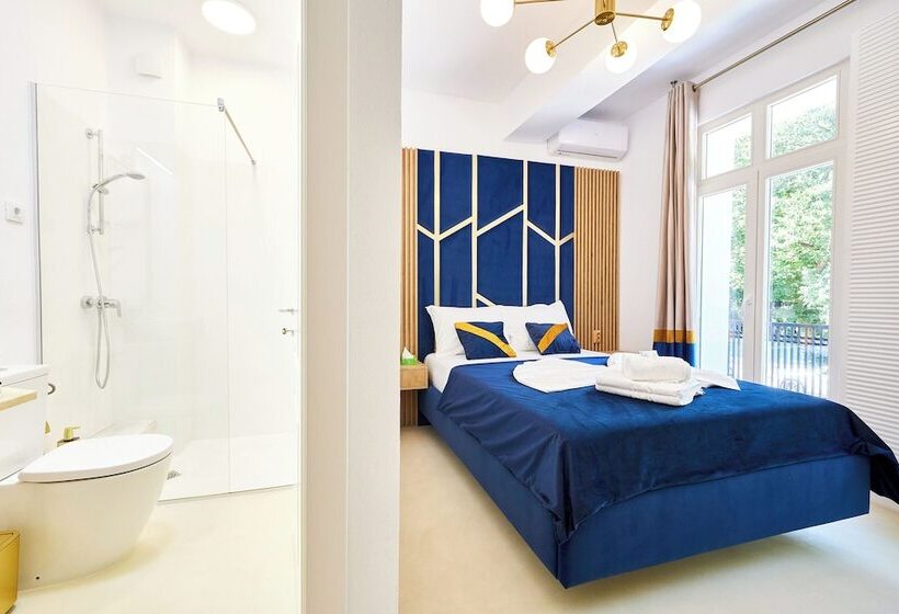 هتل Carol Park View