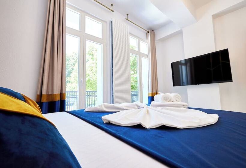 هتل Carol Park View