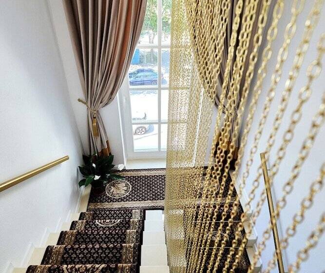 هتل Carol Park View