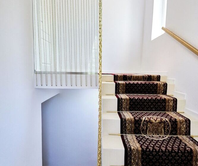 هتل Carol Park View