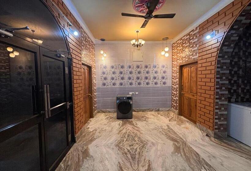 فندق Dee Dash Inn