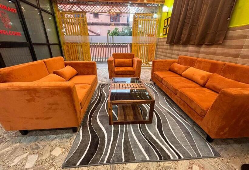 فندق Dee Dash Inn