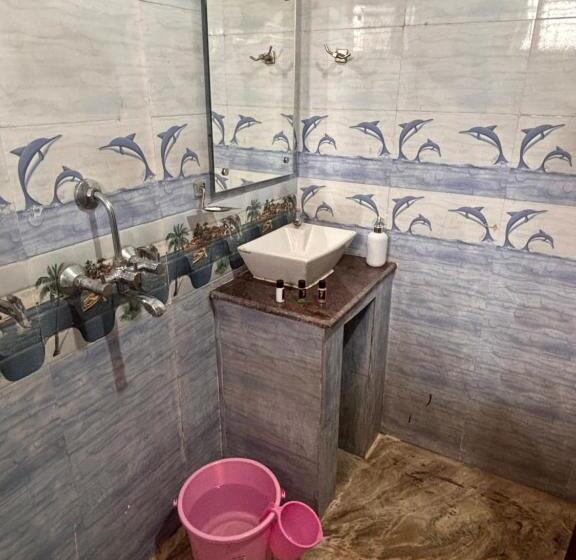 فندق Dee Dash Inn