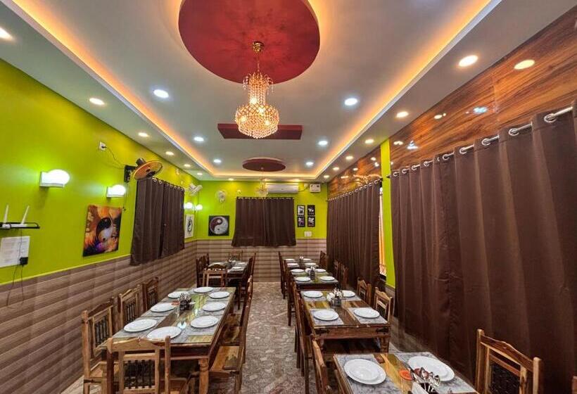 فندق Dee Dash Inn