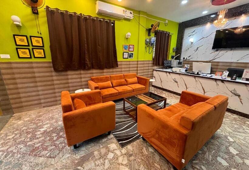 فندق Dee Dash Inn