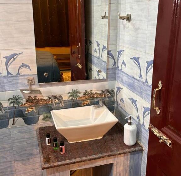 فندق Dee Dash Inn