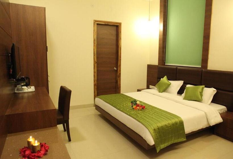 Отель Golden Fern