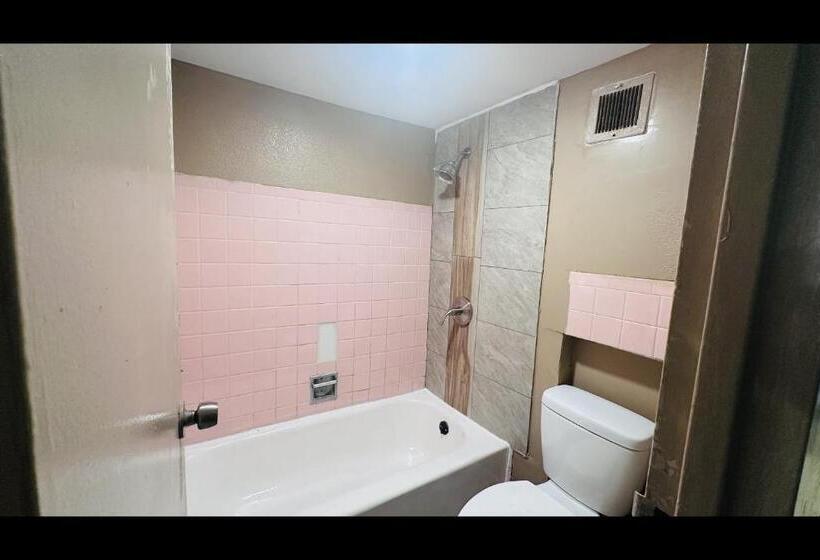 בית מלון כפרי Hallmark Inn By Oyo Fort Wayne