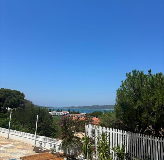 Отель Latibule Marin