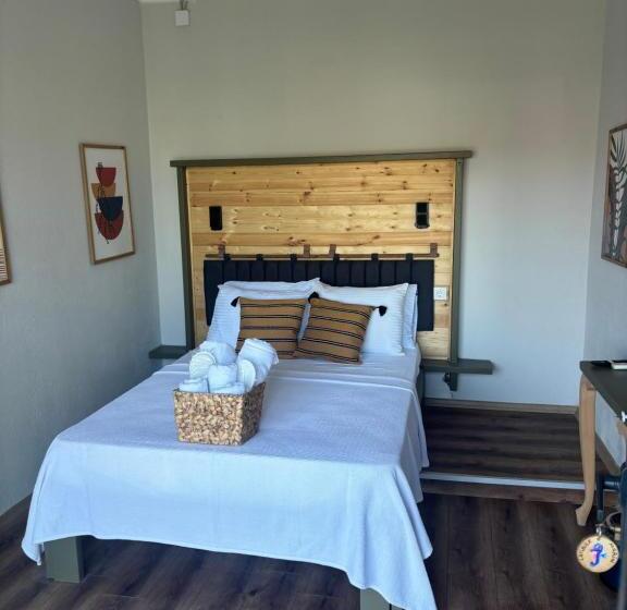 Отель Latibule Marin