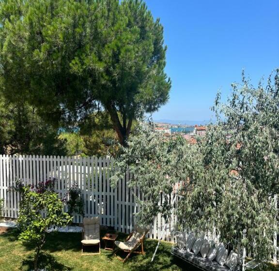 Отель Latibule Marin