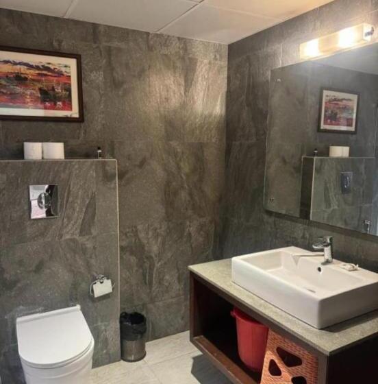 هتل Luxury Hill Top