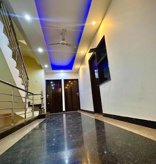 Отель S Franso Suites