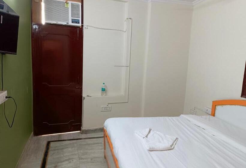 Отель S Franso Suites