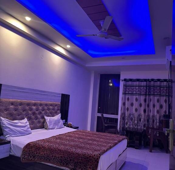 Отель S Franso Suites